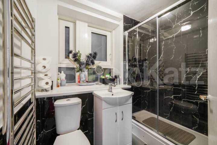 Bright, Refurbished 2 Bed Flat Steps from Primrose Hill Park Adelaide Road, Primrose Hill / Chalk Farm